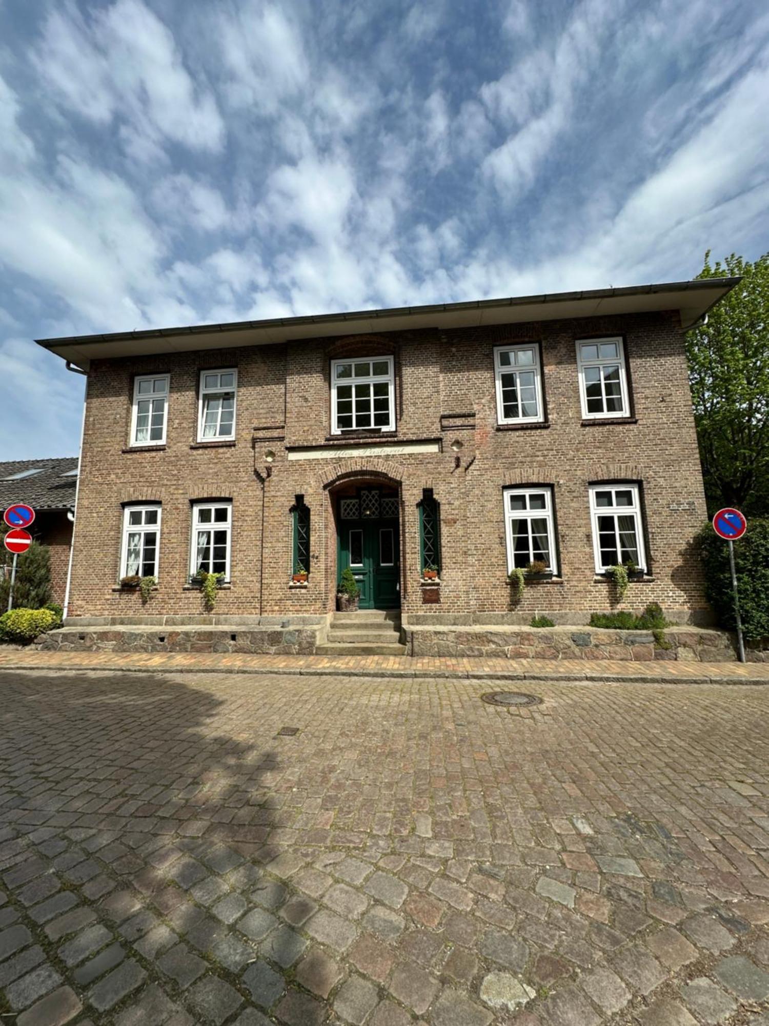 Altes Pastorat Bed & Breakfast Barmstedt Eksteriør bilde