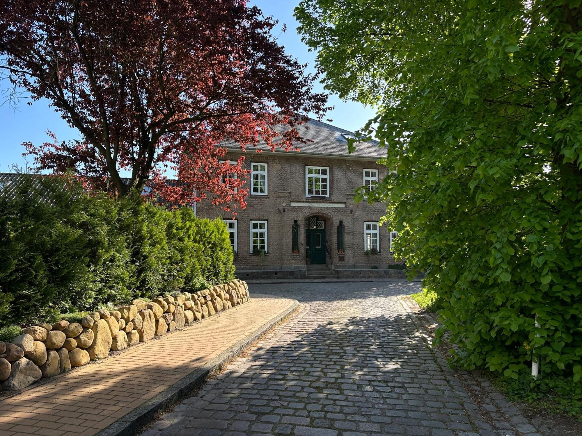 Altes Pastorat Bed & Breakfast Barmstedt Eksteriør bilde